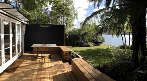 The Love Shack, Lake Rotoiti. Ultimate Lake Edge Escape