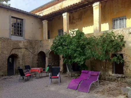 Mas Ferrieres Saint Laurent, Old Fortified Farmhouse