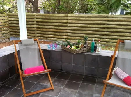 VILLA 4 STARS STANDING THE FEET IN THE WATER SWIMMING POOL AND PRIVATE GARDEN Отели в г. Ле Диаман