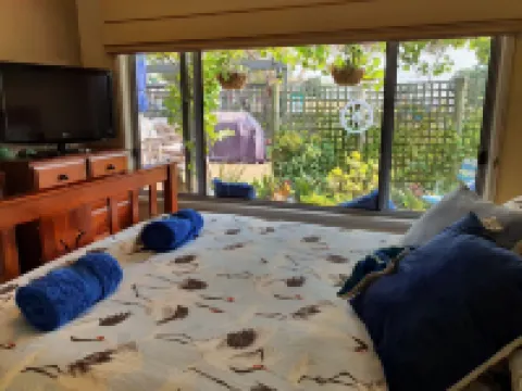 Little Port Cottage - Enjoy a bush setting and  a beach around the corner