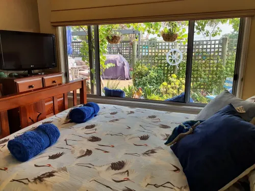 Little Port Cottage - Enjoy a bush setting and  a beach around the corner