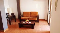 Cozy and relaxing apartment with cliff and sea views, Wifi, pool.