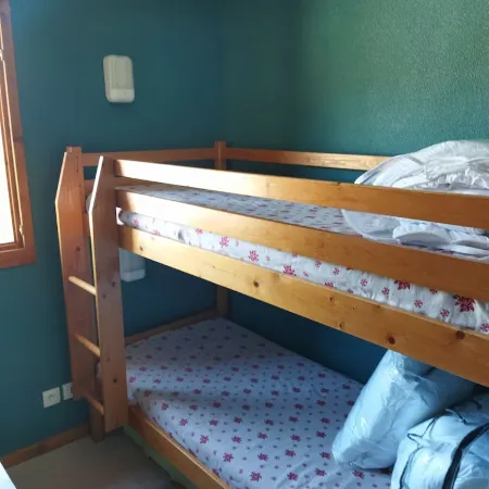 Comfortable 4-person apartment with 2 bedrooms Отели в г. Ле Деволюи