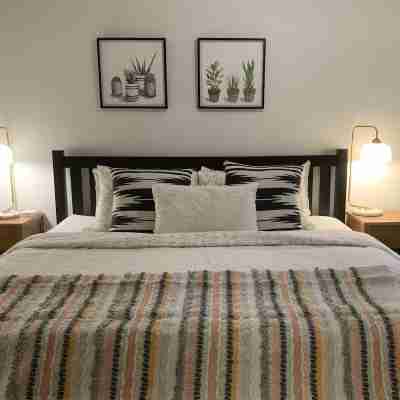 Gateway to Rocky Mountains -1 Bdr Suite/Kitchen/AC/UG Pk/Gym Rooms