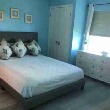 Spectacular 3 Bedroom Beachfront Condo Rooms