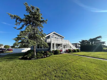 Unbeatable location - 4 houses to beach, 5BR, 3BA, walkability!