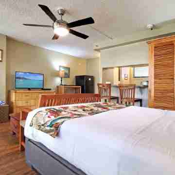 Delightful Queen Bed Studio on Lemon Road side at the Waikiki Grand Hotel® 218 Rooms