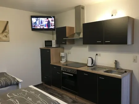 Modern 21 m² apartment quiet, modern, central Отели в г. Йевер