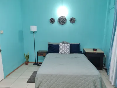 Cozy 1-bedroom apartment in brilliant Castries with AC, WiFi.Homey feeling. Hotels near Cruise Piers St. Lucia