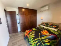 New Condo 2 Bdrm Balcony Rooftop Pool Walk to Town Hotels in 