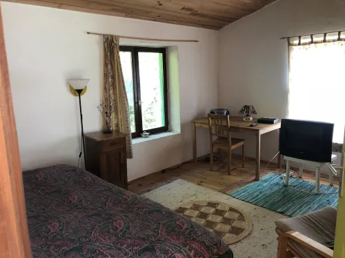 Dream holidays in the blue house surrounded by nature and animals Hotels in Montpont-en-Bresse