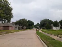 Two Miles to AT&T Stadium, Family size unit at very nice area