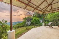 Gorgeous Villa with Breathtaking Ocean Views Hotels in Savegre