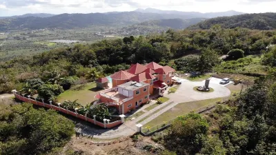 Eden Crest Villa- Peaceful and Comfortable Vacation Отели в г. 