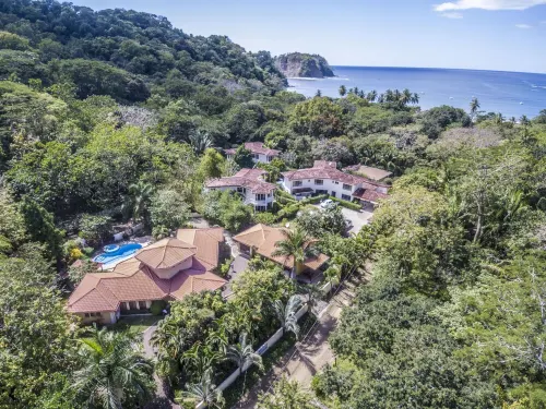 Luxury by the Beach - Great for Families or Multiple Couples