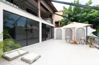 Cozy bungalow near Downtown Casa mejia附近的飯店