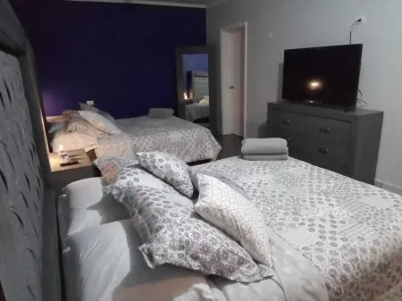 SUITE 2, EN PRIMER PISO  CON DOS CAMAS QUEEN, CON TV, Y UN GRAN BAÑO