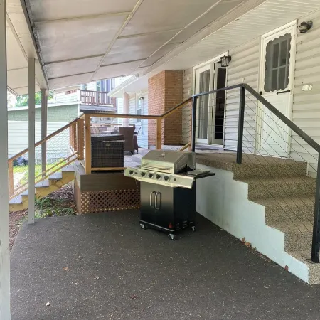 Peaceful/Spacious Downtown home Branson near Lake Taneycomo w/great amenities