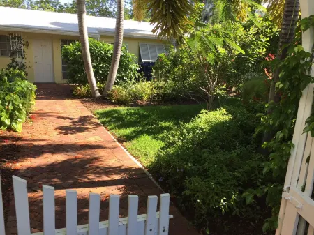 2Bdrm/1Bath Waterfront. Wilton Manors. Private Pool, Parking Отели в г. Уилтон Манорс