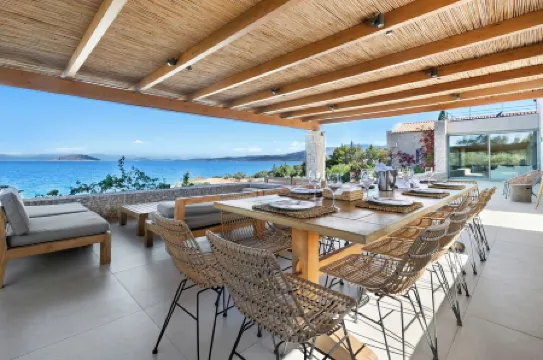 Luxury Villa with Sunset Pool, Tennis & Beach Volley – Ideal for Large Families!