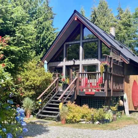 The Hacienda on South Chesterman. One minute walk to the beach. Relax and Unwind