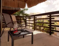 Aldea Thai PH with HUGE rooftop terrace, private plunge pool! Updated & Unique!