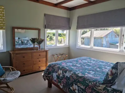 Waitawheta Cottage Отели рядом с достопримечательностью «Spikes Bricks And Models»