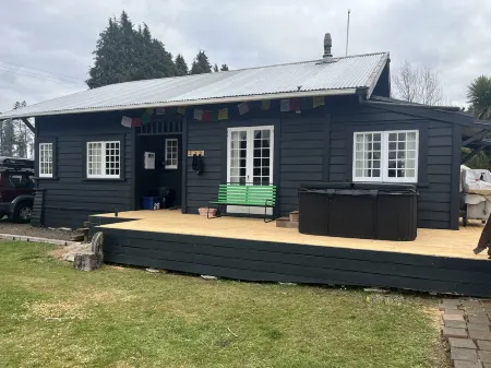 Piwari Villa  - Summer Hike & Bike, Winter Snow & Spa Отели в г. Ohakune