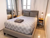 Spacious Retreat with Private Jacuzzi and Tropical Patio 蓬塞住宿飯店