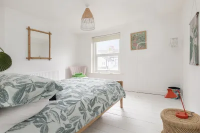 Just one row back from the beach; sea view; family & dog friendly