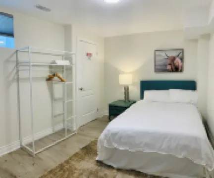 Luxe 3-bedroom unit in North London, close to Masonville and Western University