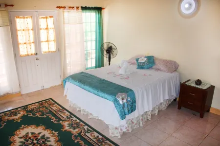 A superb 3-bedrooms Holiday Villa, mins away from Ocho Rios vibrant Town Centre