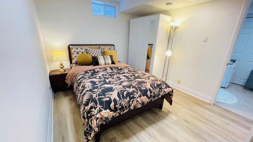 Full floor 2 bedroom suite at Thornhill