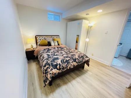 Full floor 2 bedroom suite at Thornhill