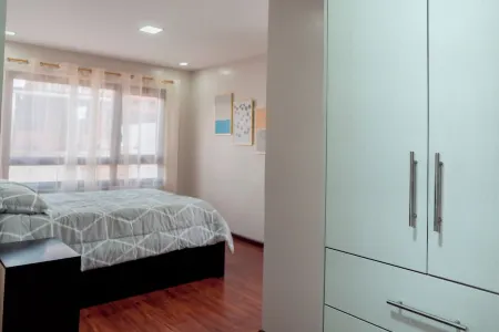 Large and Elegant 3 Bedroom Apartment