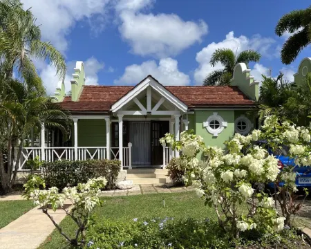 Idyllic 7 Porters Court, Beach Club Membership, pool, 5min walk beach,  Holetown Hotels in Porters