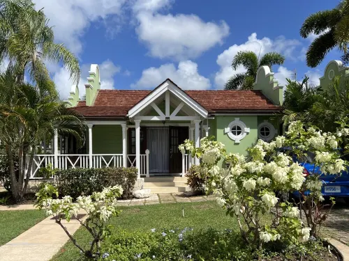 Idyllic 7 Porters Court, Beach Club Membership, pool, 5min walk beach,  Holetown Hotels in Porters