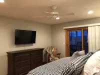 Mountain Time - Updated 3 bedroom home,<br>walk to trails, horses, tennis, & more!