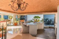 Striking Ocean View with huge Pool - walk to Beach