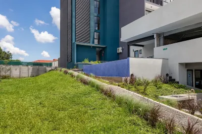 Brand New Lux Condo in Avitat Hôtels à : 