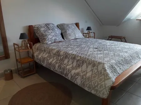 Calm 2-room duplex "feet in the water Отели рядом с достопримечательностью «Grande Baie»