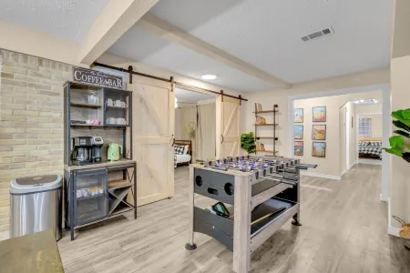 Beachcity 4BRs home amazing pool 12 Beds*Dickinson