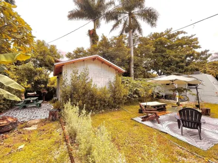 Cozy cabin with 1 bedroom and WiFi, AC in lovely Homestead Отели в г. Хомстед