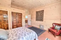 Entire home /Vintage  modern , new home, frontage on Lower Mason Pond Hotels in Waldo County