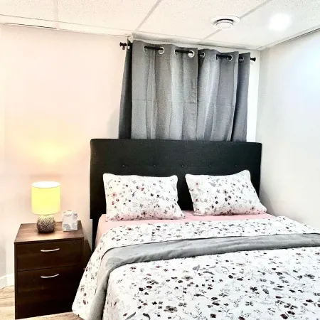 2 Bed rooms|Private entrance|Free Parking|Self-Check-in into our Upscale Haven.