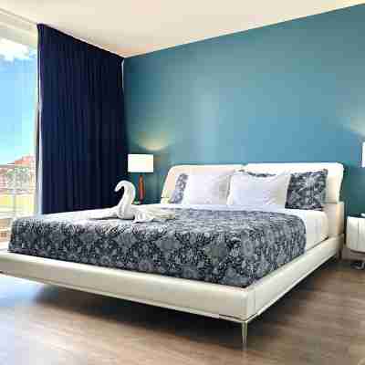Family apartment on Palm Beach. No car needed! Rooms