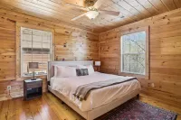 Stunning Mountain Cabin w/Hot Tub & Game Room