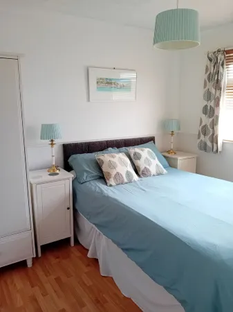 COMFORTABLE COUNTRY CHALET, NEAR DARTMOUTH, DEVON