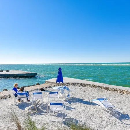 Beautiful Updated Siesta Key Condo, Pool, Beach, Fishing Pier in Sandy Cove 3