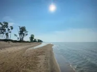Cozy Beach Cottage with Sauna & Spacious Backyard just 5mins from the Beach